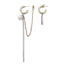 青岛流行饰品欧美ins设计师款博主同款不对称珍珠吊牌耳钉耳环女