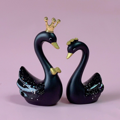 Creative car ornaments crown swan ins resin crafts birthday cake ornaments Valentine's Day ornaments gifts