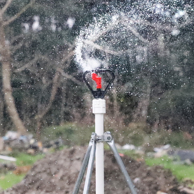 4 puntos de rojo mariposa forma de lluvia rociador 360 grados rociador de riego rociador de campo huerto de paja rociador de riego image 5