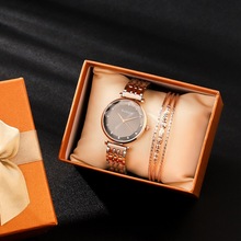 2���׿ɰ���Ů�ֱ�������װѧԺ���Լ��ˮ��ѧ����ϵ�һ������