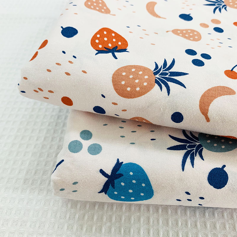 【棉系列 高品质】小草莓印花布 韩版碎花面料  睡衣布料