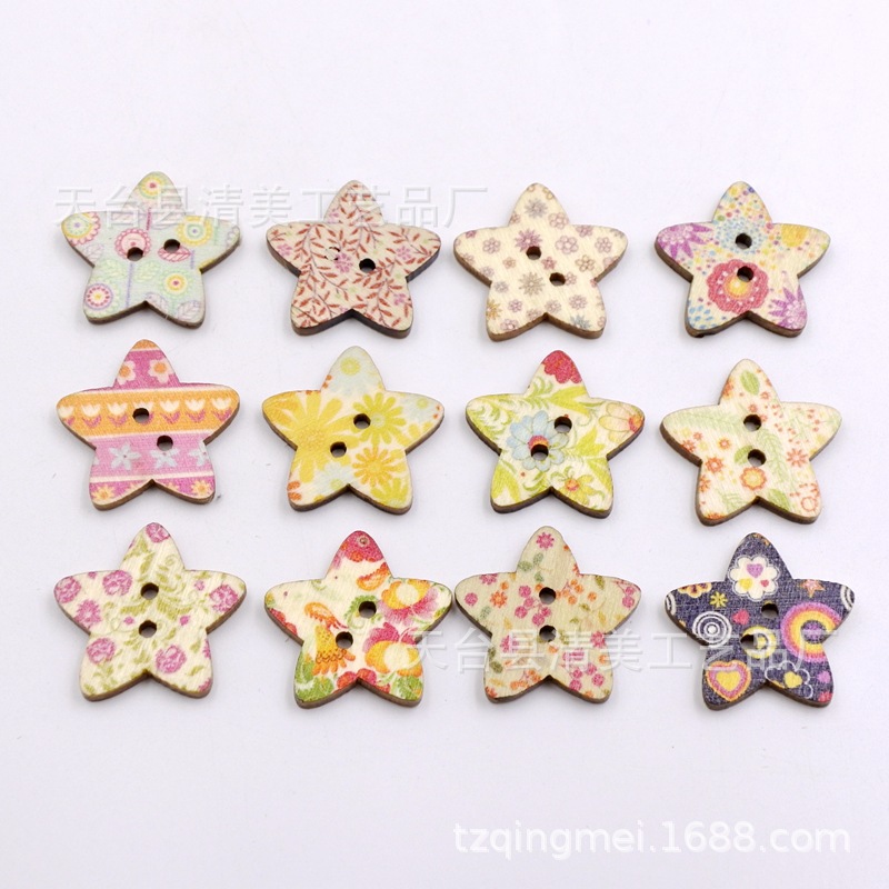 Log madera contrachapada pintado impresión estrella de cinco puntas botón colorido estrella de cinco puntas mezclado