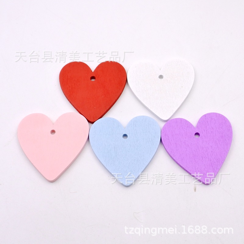 40mm color con agujeros corazones de melocotón accesorios de madera decoración de corazones de melocotón de color de madera pegatinas de pared 10 un paquete