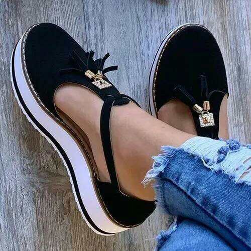 Spring 2020 New Cross Flat Round Toe Sandals Women's Tassel Rhinestone Baotou Side Empty Foreign Trade Large Size Women's Shoes Spring 2020 New Cross Flat Round Toe Sandals Women's Tassel Rhinestone Baotou Side Empty Foreign Trade Large Size Women's Shoes