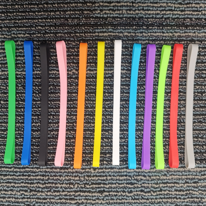 A06 # largo 135*7*1 en stock correa de libro de silicona elástica al por mayor 12 color lápiz caso correa de silicona