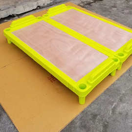 幼儿园塑料床儿童床叠叠床通铺床统铺床塑料实木床