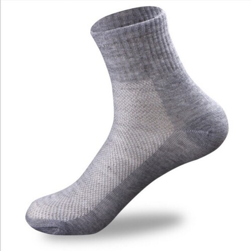 Men's Summer Mesh Crew Socks, Polyester Cotton Blend, Independent Packaging, Wholesale Supply from Street Vendors