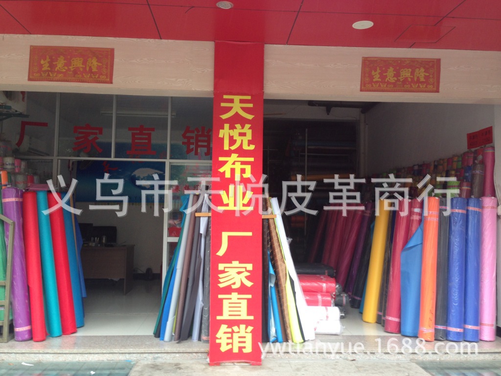 厂家供应 210t涤塔夫 涂层 箱包布料 化纤纺织品