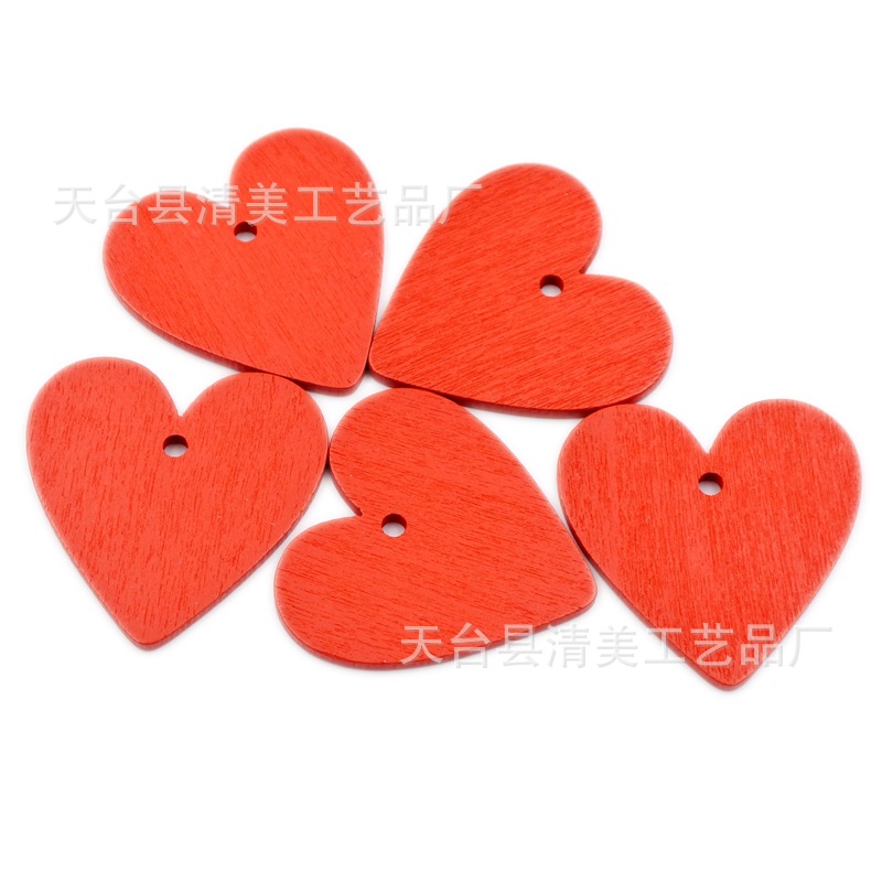 40mm color con agujeros corazones de melocotón accesorios de madera decoración de corazones de melocotón de color de madera pegatinas de pared 10 un paquete