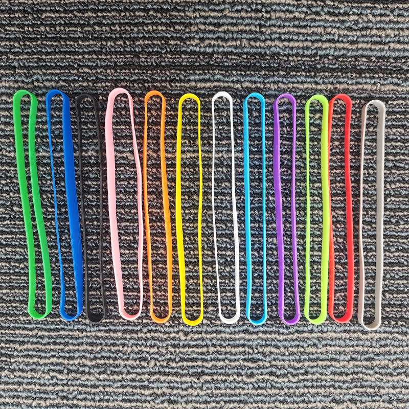 A06 # largo 135*7*1 en stock correa de libro de silicona elástica al por mayor 12 color lápiz caso correa de silicona