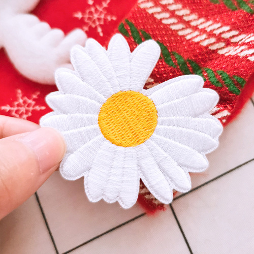 Embroidered white daisy cloth patch Cartoon daisy patch patch hand ledger diy accessories