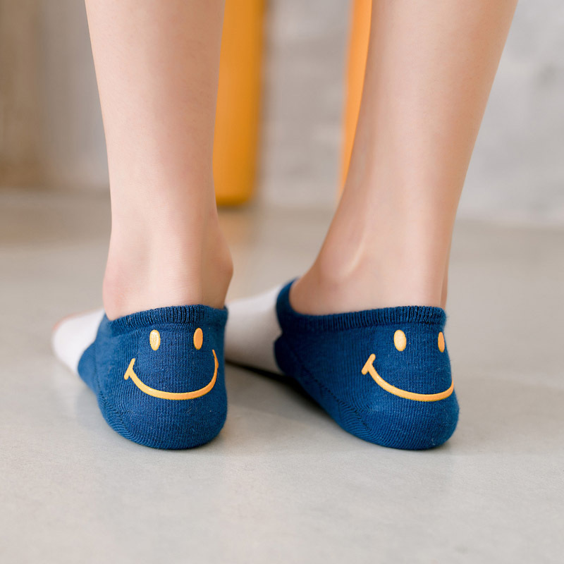 Calcetines de mujer a juego de color de algodón al por mayor con calcetines invisibles de silicona Primavera y verano tacón estampado en caliente cara sonriente calcetines de boca baja
