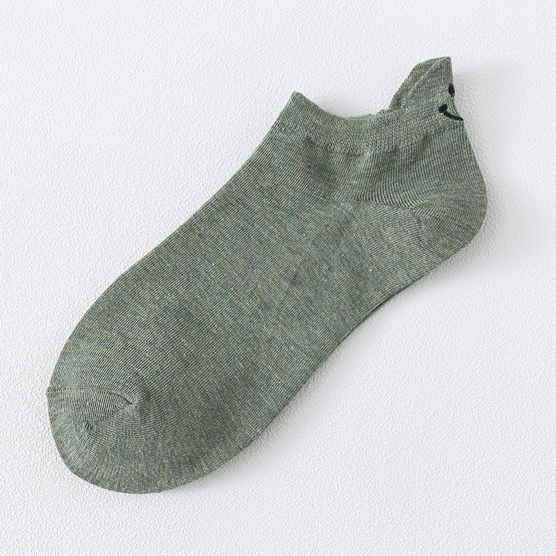 2020 nuevos calcetines de primavera y otoño personalidad japonesa y coreana talón bordado cara sonriente pareja barco Calcetines calcetines de algodón de color sólido ventas directas de fábrica