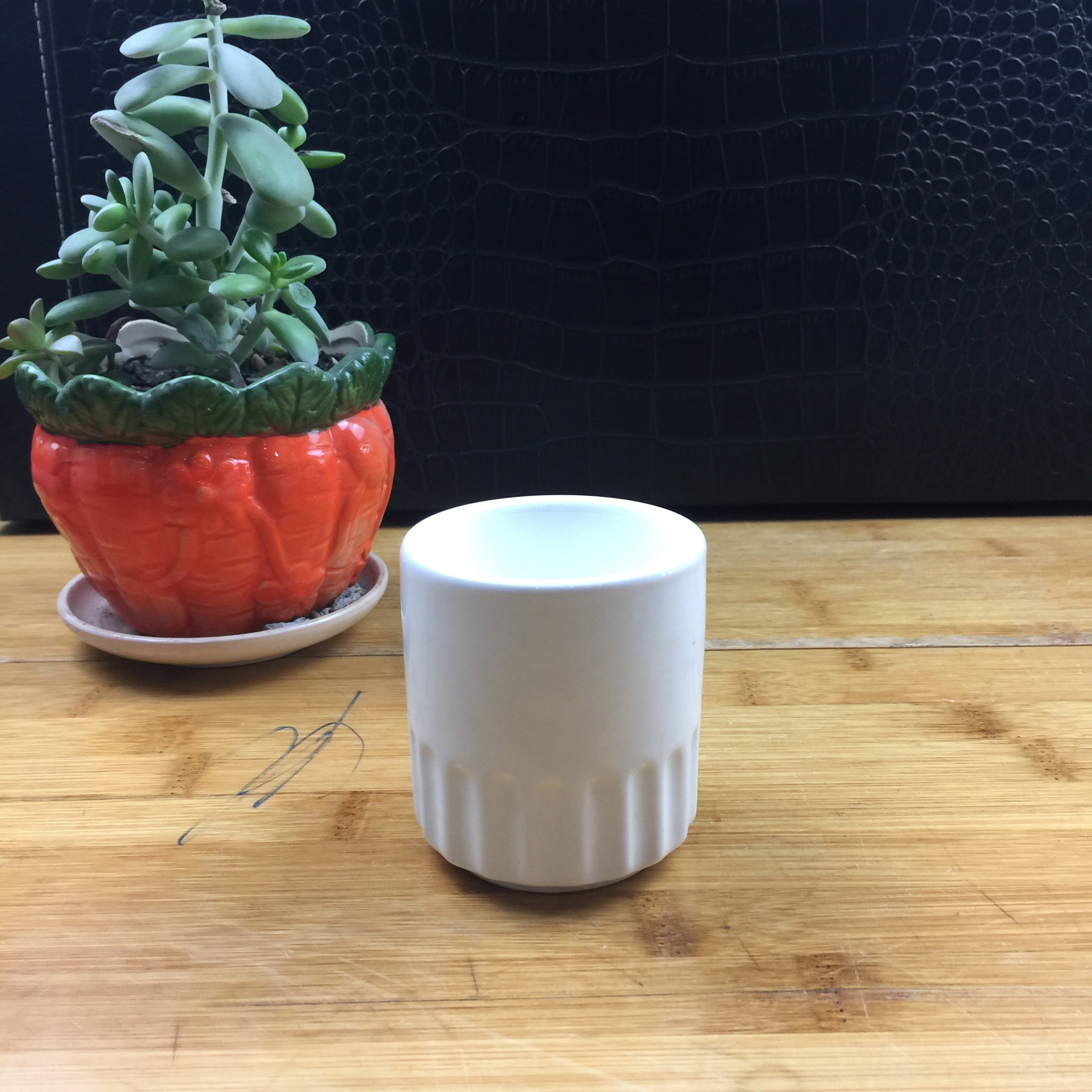 Fábrica al por mayor Hotel taza de té copa de vino al por mayor blanco puro medio patrón taza Jiangzhong taza huella digital taza hotel restaurante puesto