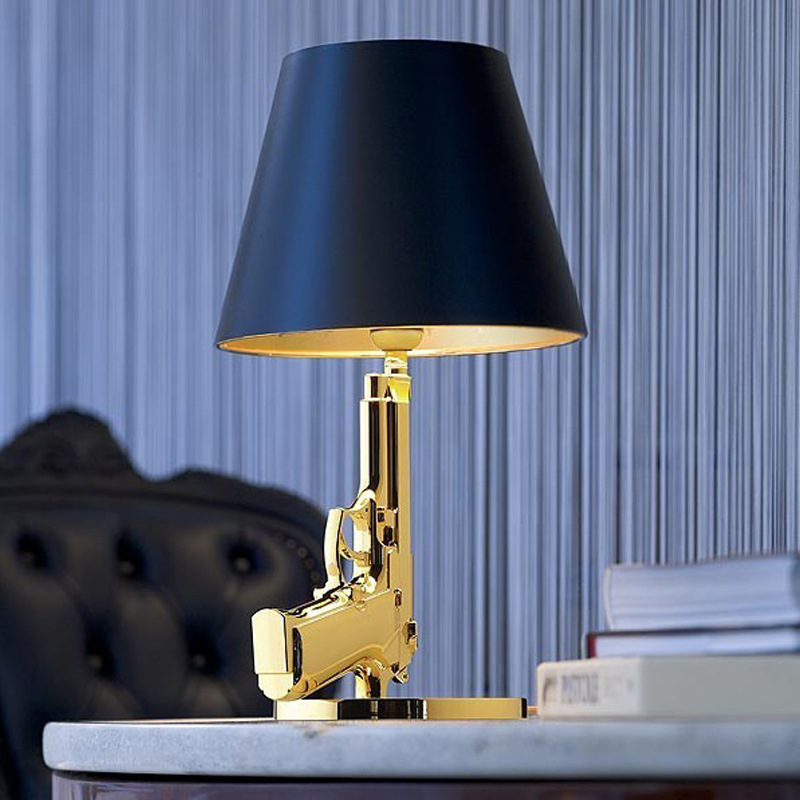 Nordic Style Pistol Table Lamp lampsGun Modern Simple Personality Creative Living Room Bedroom Study Resin Bedside Table Lamp