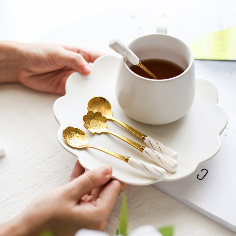 コーヒースプーンステンレス桜スプーンネット赤陶磁器柄スプーン家庭用金色花びらスプーン甘いマグカップスプーン|undefined