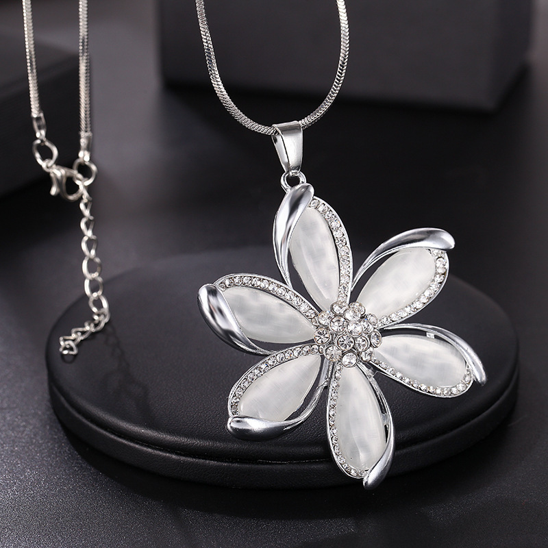 Korean fashion cross-border explosive Opal flower atmospheric high-end pendant pendant accessories necklace sweater chain wholesale Korean fashion cross-border explosive Opal flower atmospheric high-end pendant pendant accessories necklace sweater chain wholesale