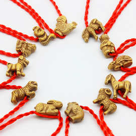 跨境地摊货源仿桃木吊坠红绳手链2元店促销小礼品生肖红绳手绳