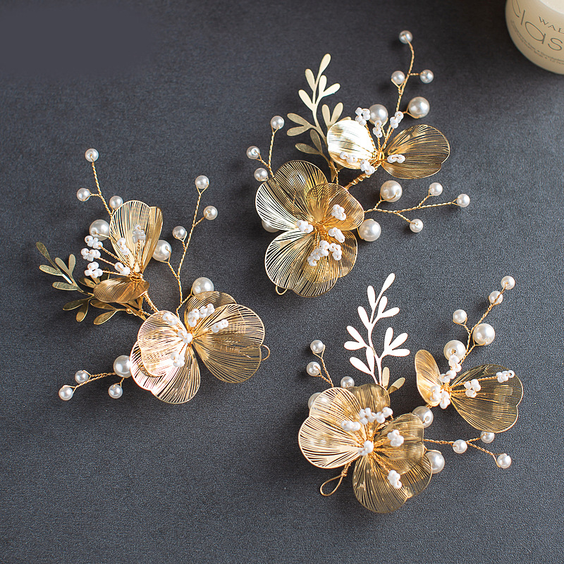 Golden hair accessory for bride