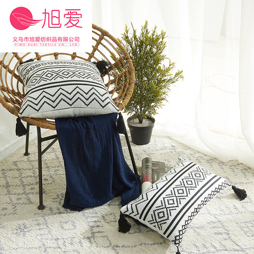 Manufacturer wholesale Nordic style chenille geometric jacquard tassel pillowcase home sofa cushion cover