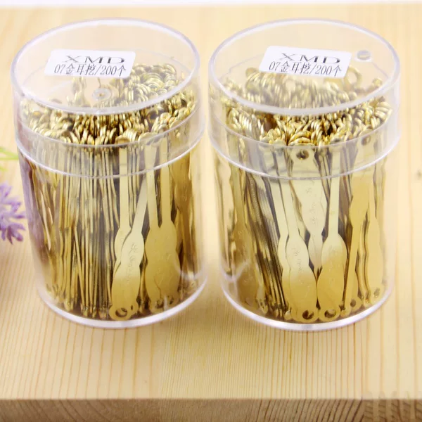1 yuan shop all metal ear pick ear pick ear pick ear pick ear cleaner with keyhole Golden Ear pick small gift