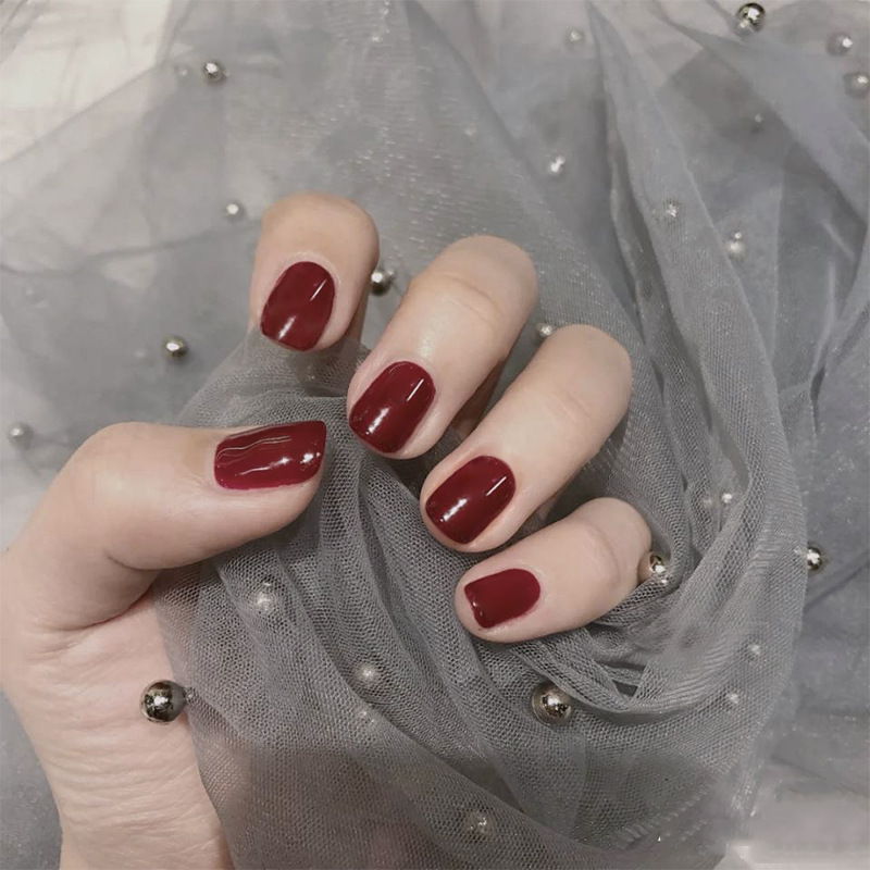 Juego de 24 uñas postizas elegantes, diseño de uñas en rojo vino cereza, pegatinas de uñas retro más vendidas en el extranjero image 1
