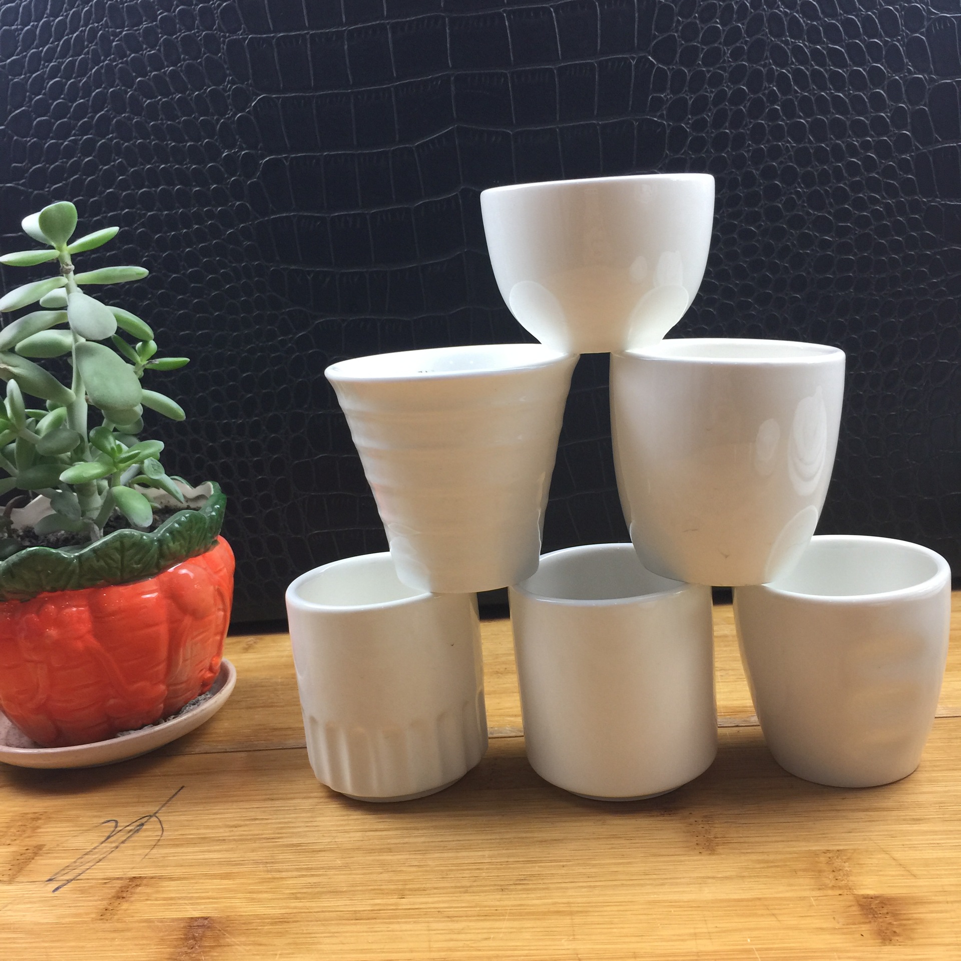 Fábrica al por mayor Hotel taza de té copa de vino al por mayor blanco puro medio patrón taza Jiangzhong taza huella digital taza hotel restaurante puesto