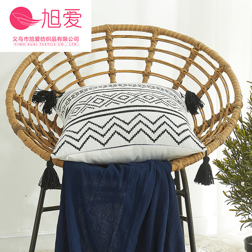 Manufacturer wholesale Nordic style chenille geometric jacquard tassel pillowcase home sofa cushion cover