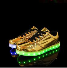 新款七彩led发光鞋韩版情侣USB充电运动板鞋低帮金银灯鞋一件代发