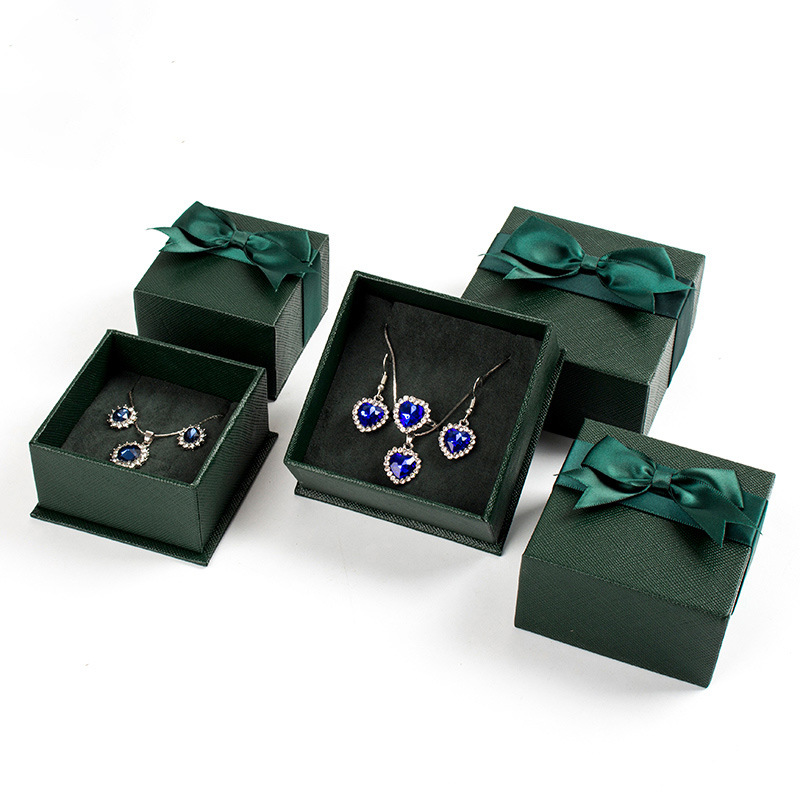 Estilo japonés y coreano exquisito simple nueva llegada verde caja de joyería pequeña caja de anillo de moda fresca caja colgante caja de pulsera