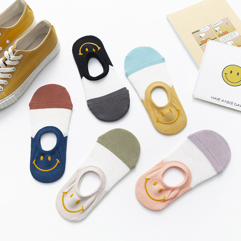 Spring and summer heel hot stamping smiley face shallow mouth socks wholesale cotton color matching women socks with silicone invisible socks