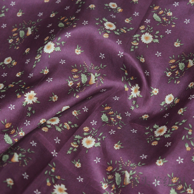 厂家供应专业生产210T轻盈纺布料 涤纶染色亮光布 服装箱包用布