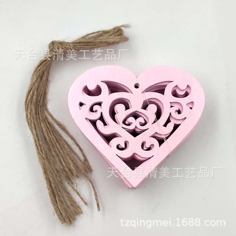 Colgante de amor hueco de color de madera Colgante de corazón de melocotón hueco de dibujos animados de madera 10 piezas en un paquete con 10 cuerdas de cáñamo