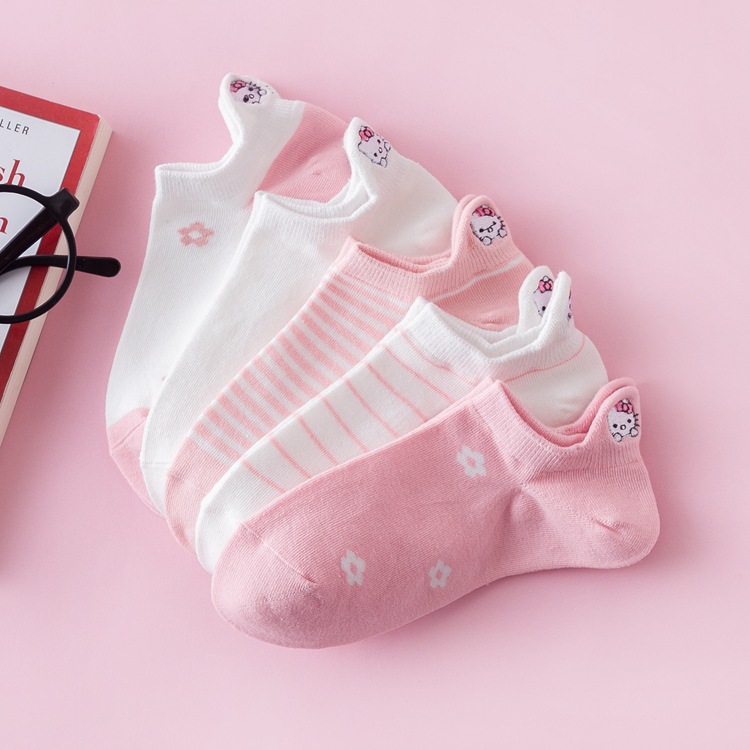 Primavera y verano nuevos calcetines de algodón de las mujeres calcetines de tobillo de moda de dibujos animados bordados japoneses calcetines invisibles fábrica al por mayor