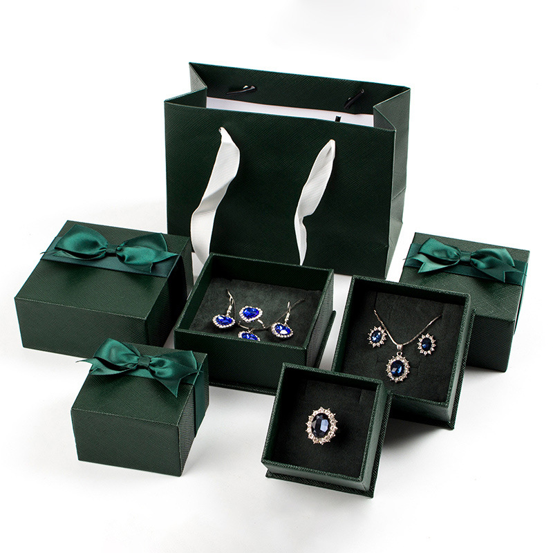 Estilo japonés y coreano exquisito simple nueva llegada verde caja de joyería pequeña caja de anillo de moda fresca caja colgante caja de pulsera