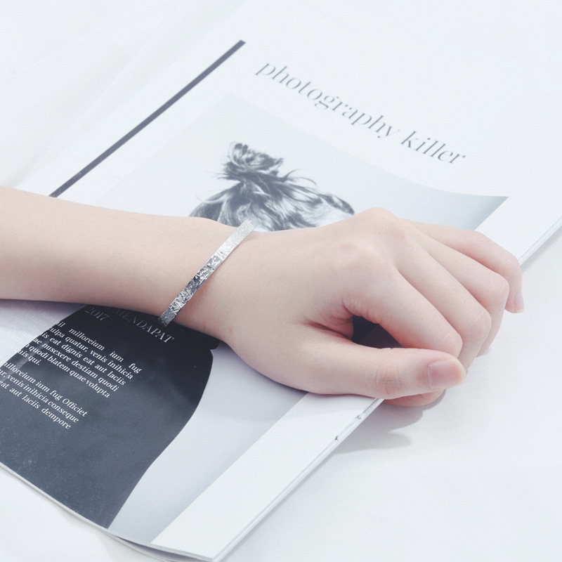 Nueva moda caliente de las mujeres pulsera popular pulsera de moda simple temperamento pulsera de las mujeres directo de fábrica al por mayor