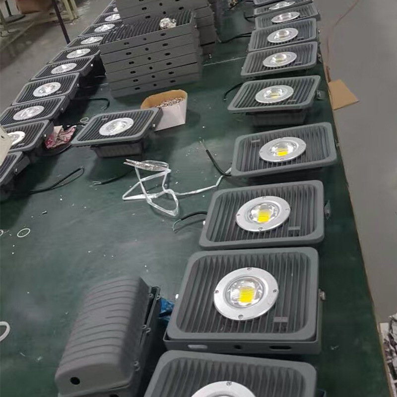 Elevación de fabricantes de lámparas de poste alto 10m 15m 200W 18m 600W lámparas de iluminación cuadrada lámparas de cuadrado