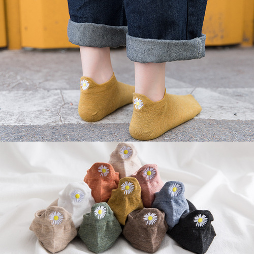 Spring and summer new products small daisy embroidered women's socks heel foot protection anti-friction women's boat socks cotton solid color socks women's wholesale
