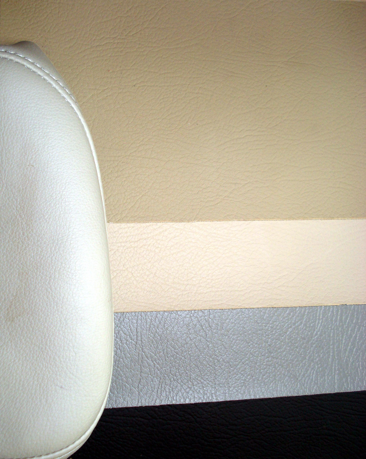 汽车座垫皮革/高档压纹ＰU／ＰＶＣ皮革／植皮粉再生皮革