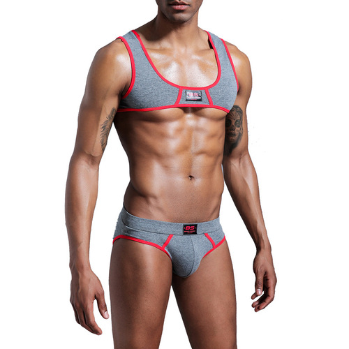 A set of men's cotton underwear, including briefs, for sports and fitness, with a sexy and trendy yoga style for young men.