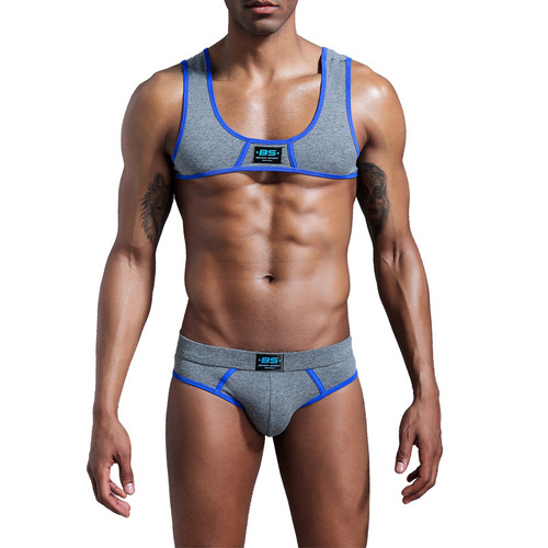 A set of men's cotton underwear, including briefs, for sports and fitness, with a sexy and trendy yoga style for young men.