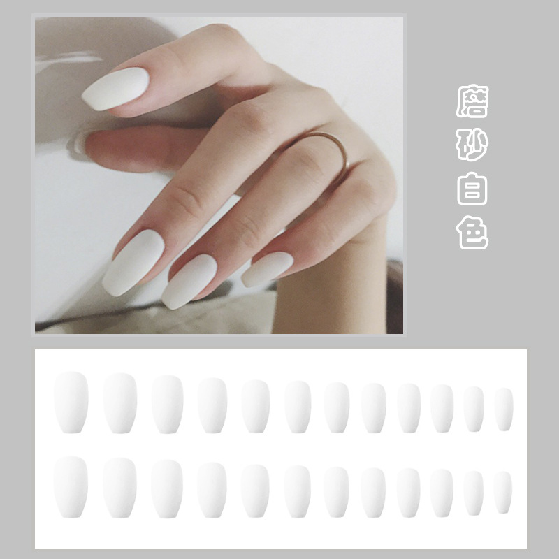 Ventas transfronterizas en caliente de uñas de color leche blanco puro, simple, elegante, limpio y generoso, 24 piezas de parche de uñas terminado.