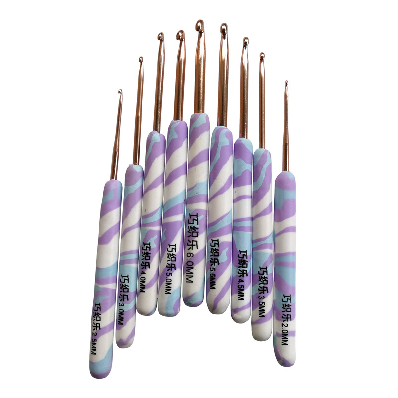 Herramientas para tejer suéteres, agujas de ganchillo de aluminio con mango de arcilla suave, agujas de ganchillo color oro rosa, juego de 11 piezas, empaque en bolsa OPP.