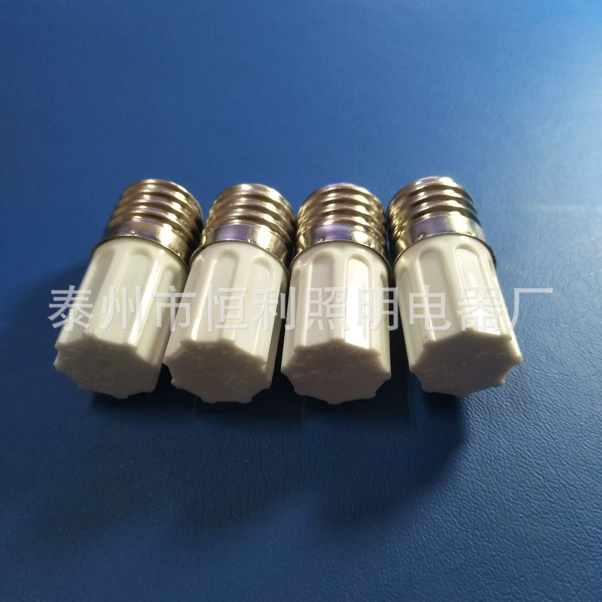 Завод производит LED-лампы с сертификацией E17LED Qihui CE типа Qihui S10 Qihui