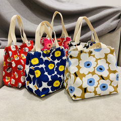 Hand-carrying canvas bag, office commuting lunch box bag, cute flower three-dimensional large-capacity waterproof handbag bag