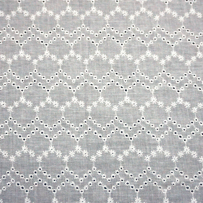 厂家直销 全棉9088打孔绣花布 女装童装衬衣连衣裙家纺鞋材面料