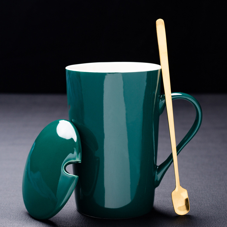 다크 그린 컵 (뚜껑 + 황금 숟가락 포함)