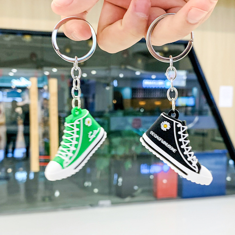 Creative Quan Zhilong Shoes Keychain Accessories Advertising Promotional Gifts Daisy Bags Shoe Pendants Wholesale