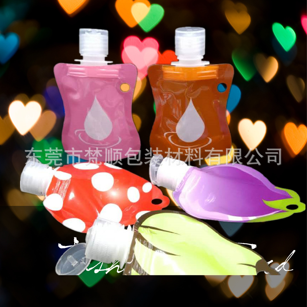 Outdoor portable water bag 500ml foldable water Cup summer drinking water can be hung with lid thickened food grade material