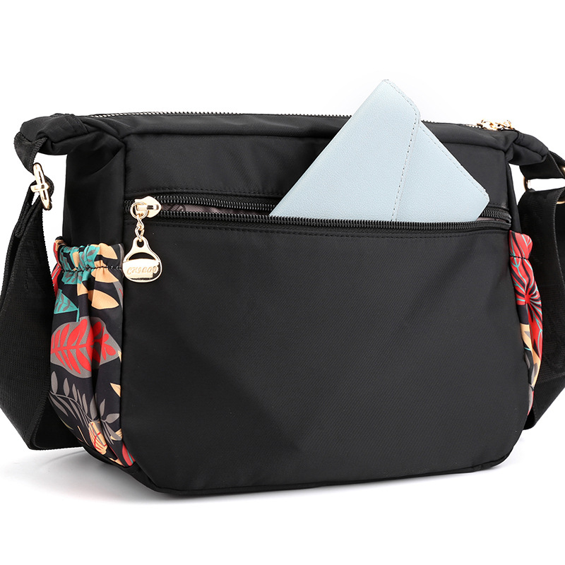 Chippo 2024 nuevo elefante árbol belleza solo hombro bolso femenino al por mayor nylon impreso casual mochila inclinada